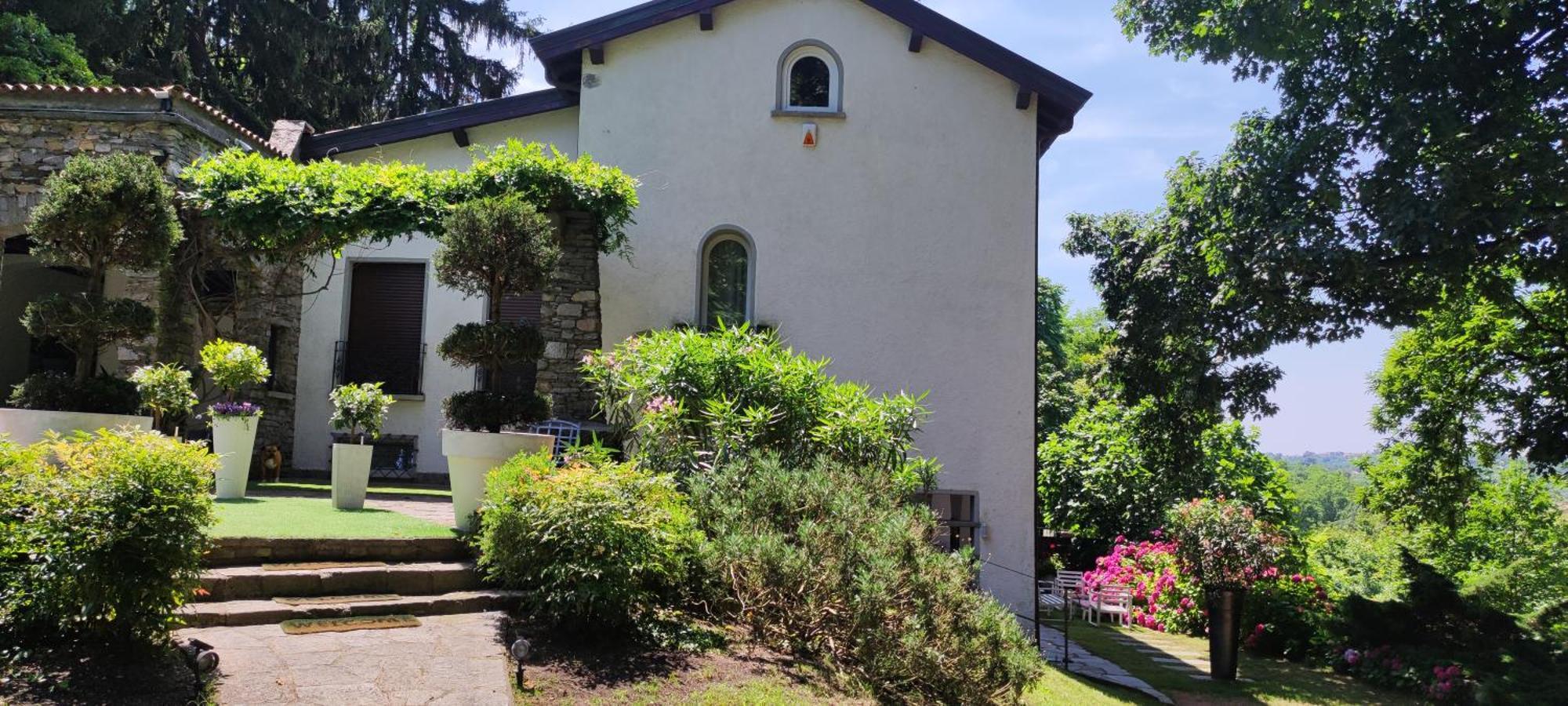 "La Selvetta" Bed And Breakfast Buguggiate 외부 사진